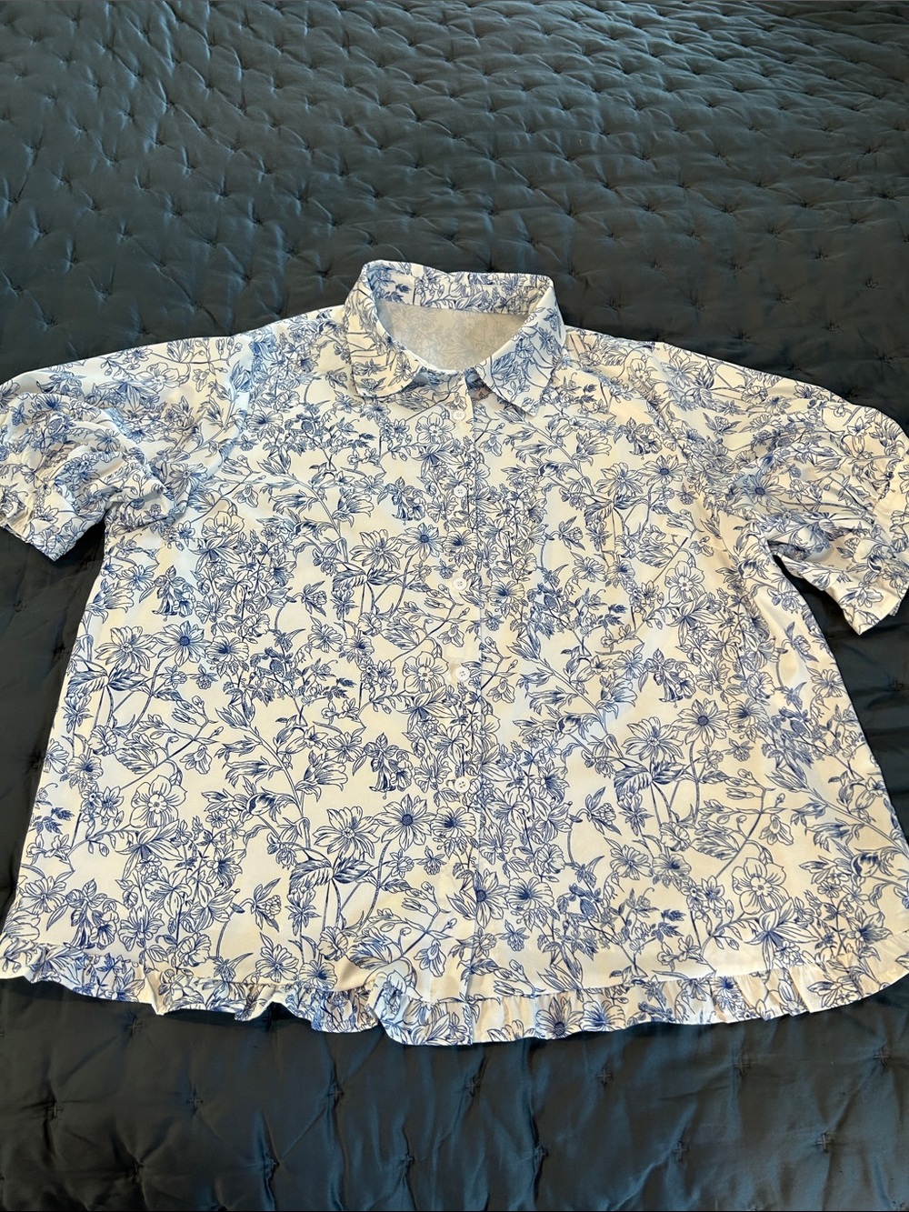 5 for 25$ SHEIN White Blouse with Blue Floral Print
